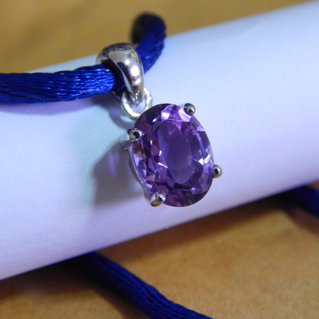 כסף 925: כל מה שצריך לדעת על המתכת הזוהרת שמככבת בעולם התכשיטים